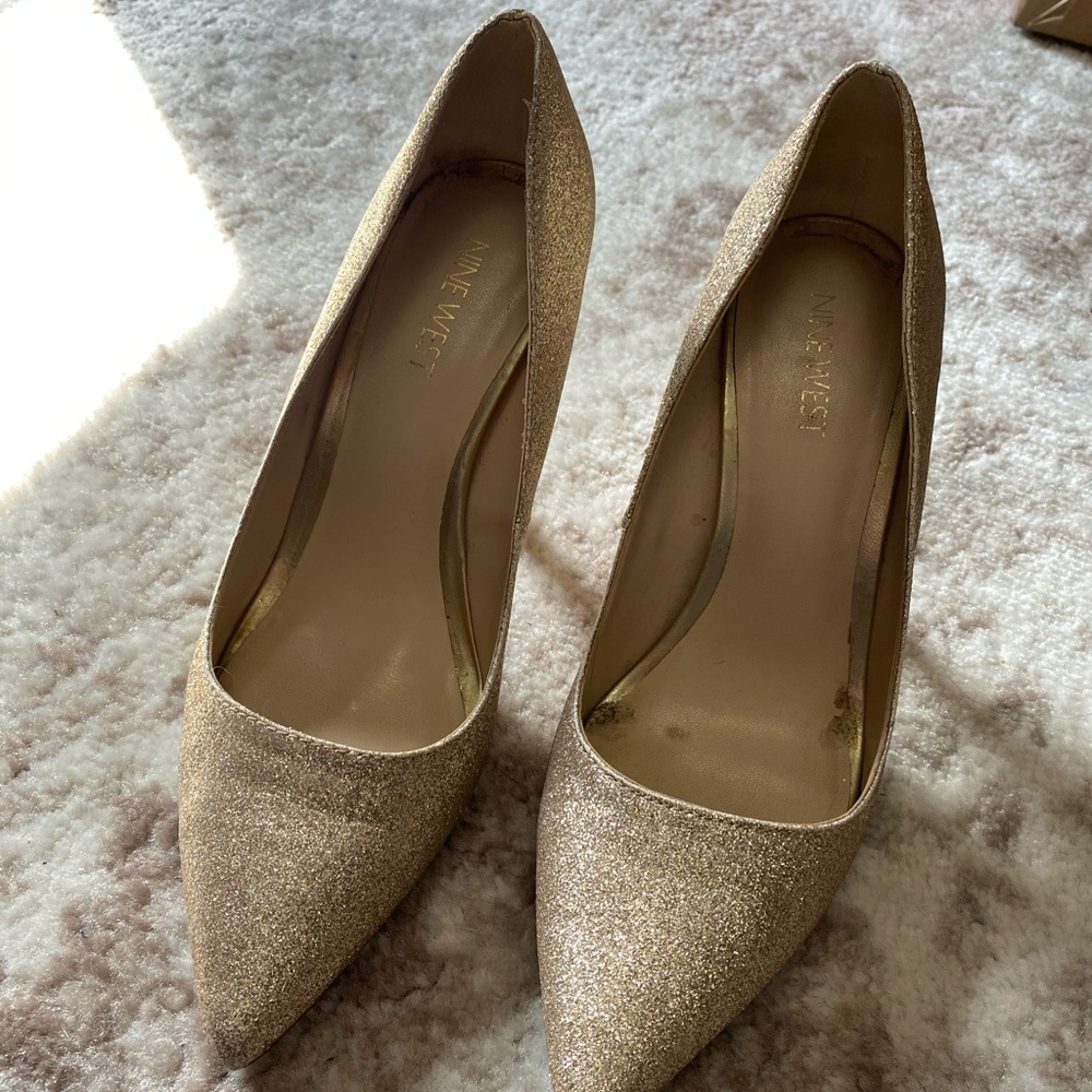 Nine West Gold Glitter Pumps Size 8